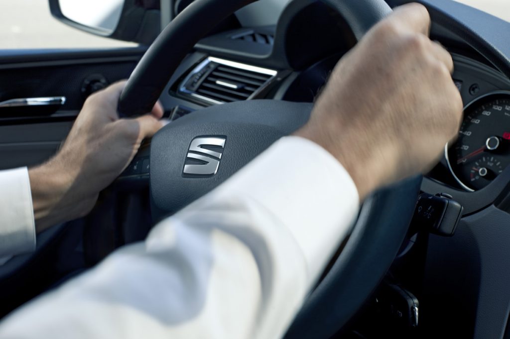 system-ropoznawania-zmeczenia-i-aystent-pasa-technologie-bezpieczenstwa-w-seat-leon-5d