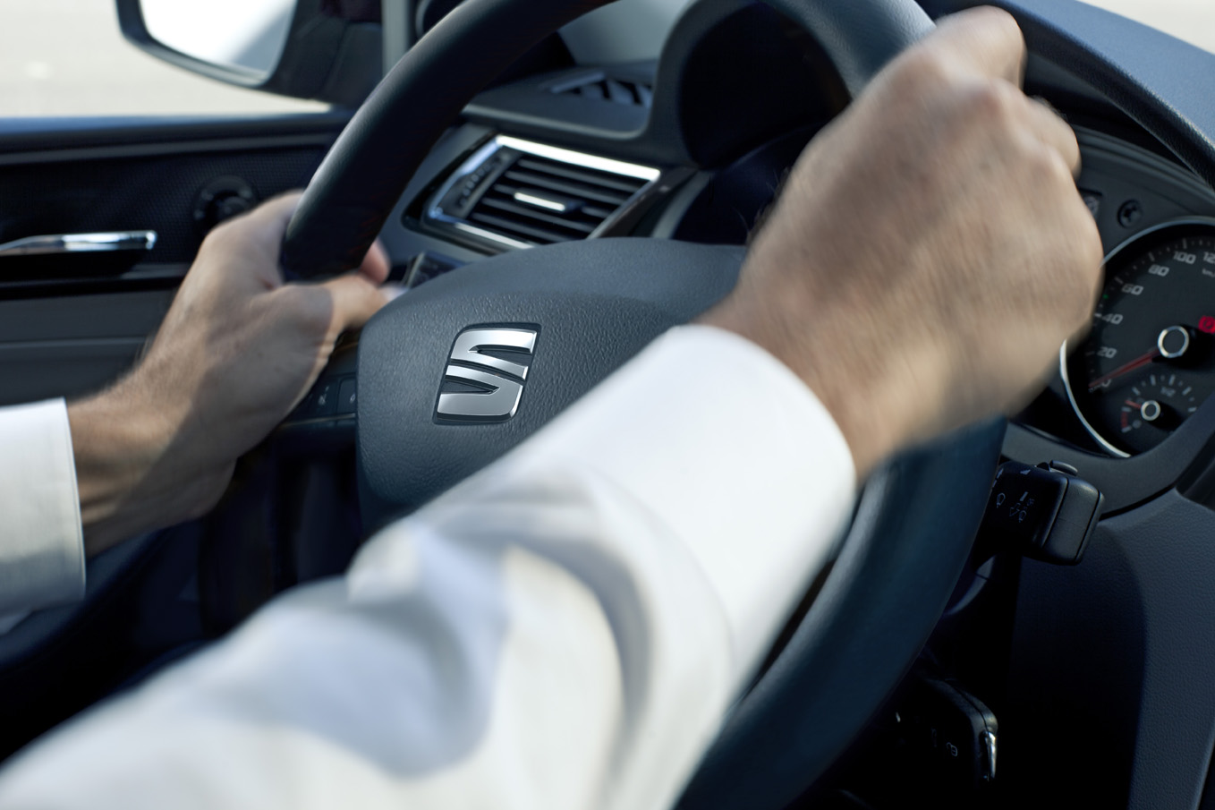 system-ropoznawania-zmeczenia-i-aystent-pasa-technologie-bezpieczenstwa-w-seat-leon-5d